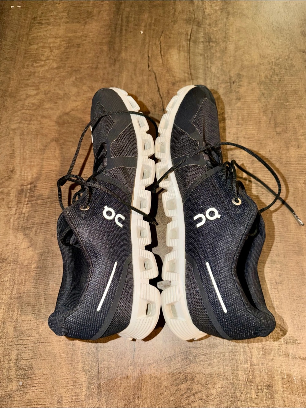 On Cloud 5 Women’s Running Shoes Black and White Size 10.5